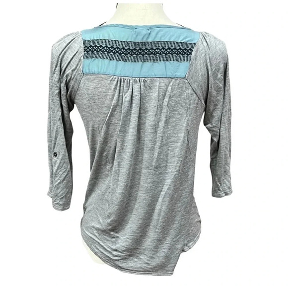 Tiny Blouse - Picture 2 of 4